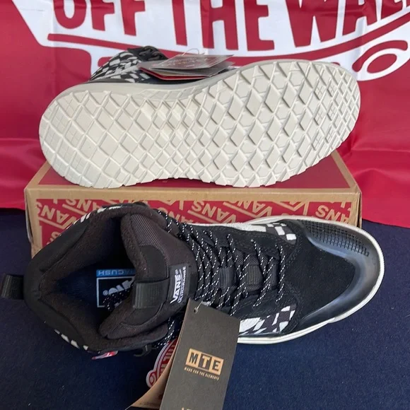 Vans Ultrarange Exo Hi Black/Wrapped Checkerboard WMNS sneakers - Picture 4 of 16